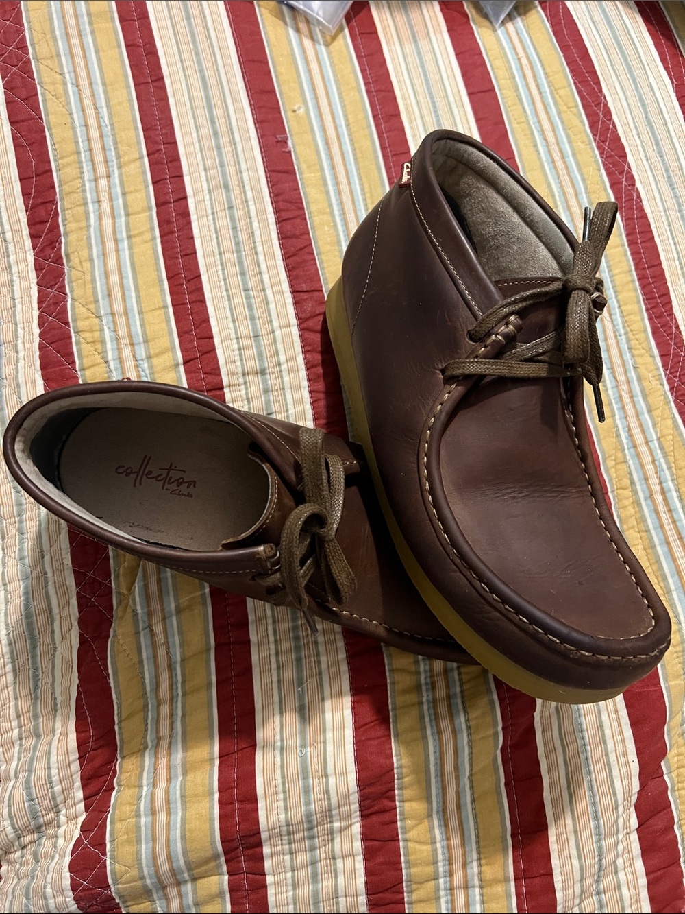 Collection Clarks Sz 10.5 Men’s Dark Brown Leather Boat Shoes w/ rubber tan sole
